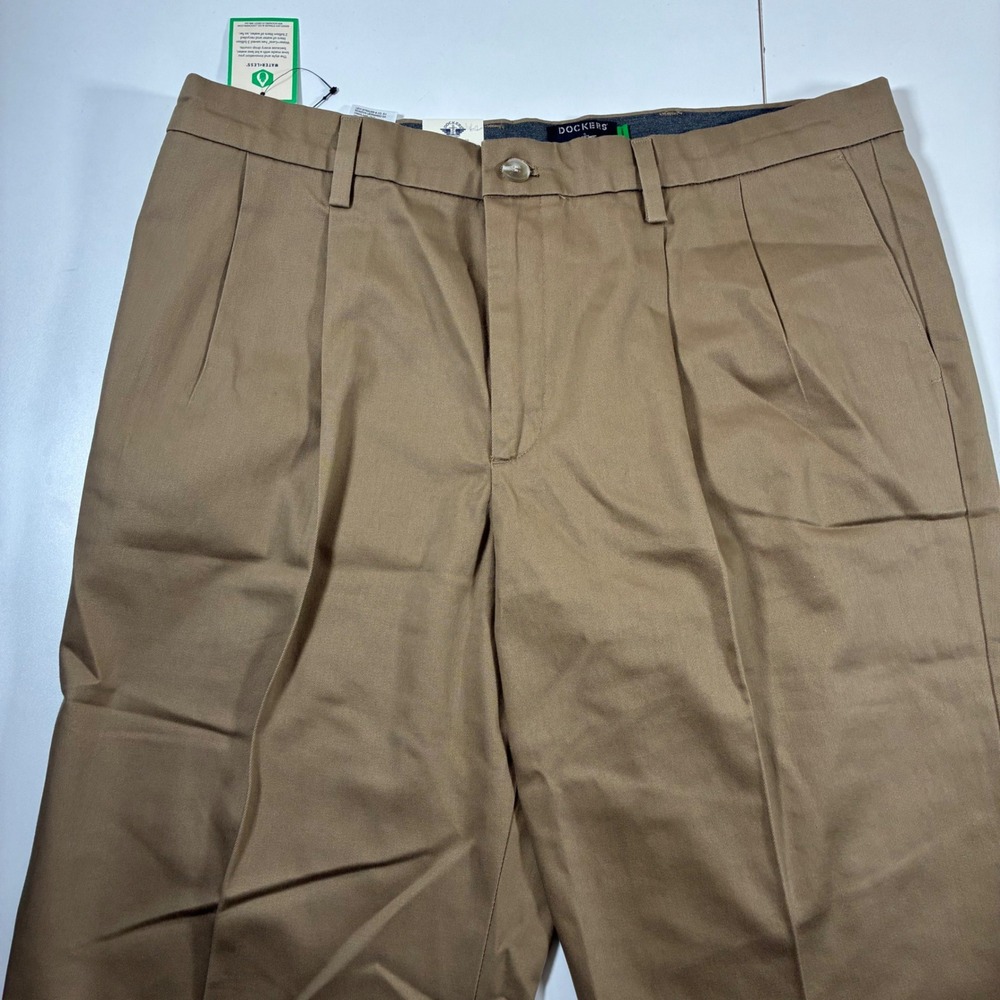 NEW Dockers Signature Iron Free Khaki Pants 36x34 Brown Pleated Classic Fit